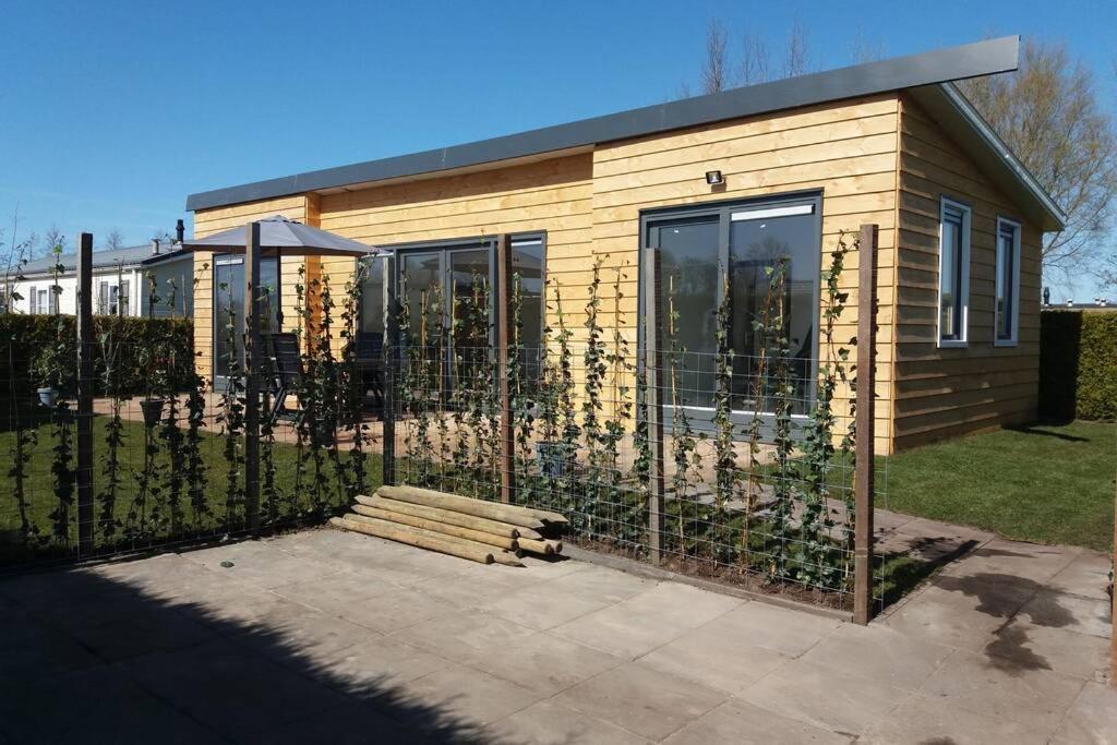 Luxe Vakantie Bungalow Met 3 Slaapkamers Dronrijp Extérieur photo
